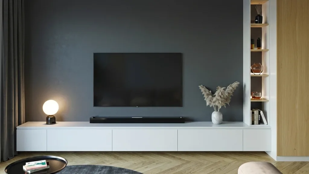 Sala de estar com TV instalada na parede